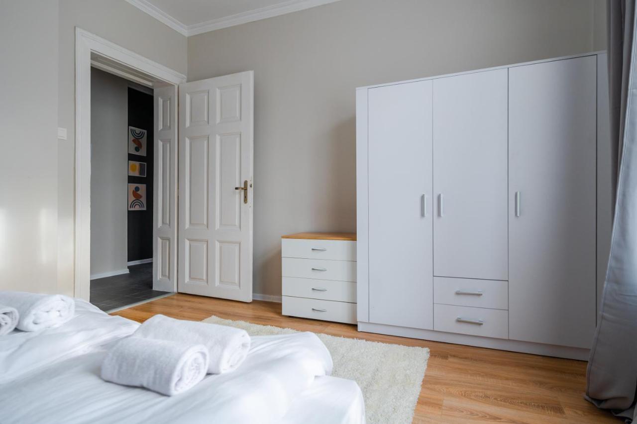 Boutique 2-Bedroom Apartment In Sofia Ngoại thất bức ảnh